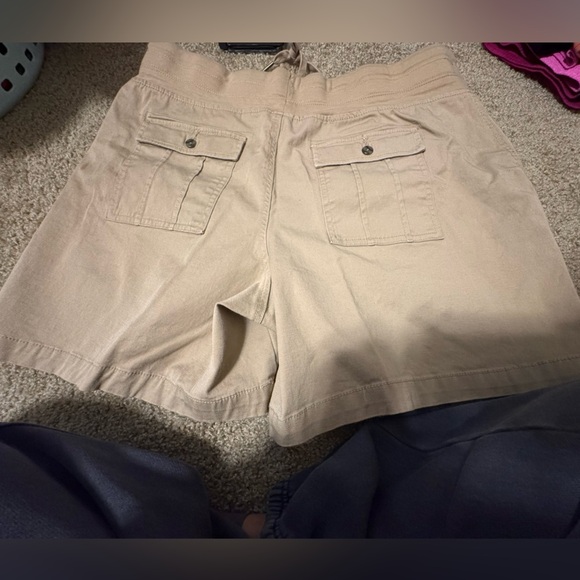 Terra & Sky Women's Cargo Shorts in Beige - Picture 5 of 7